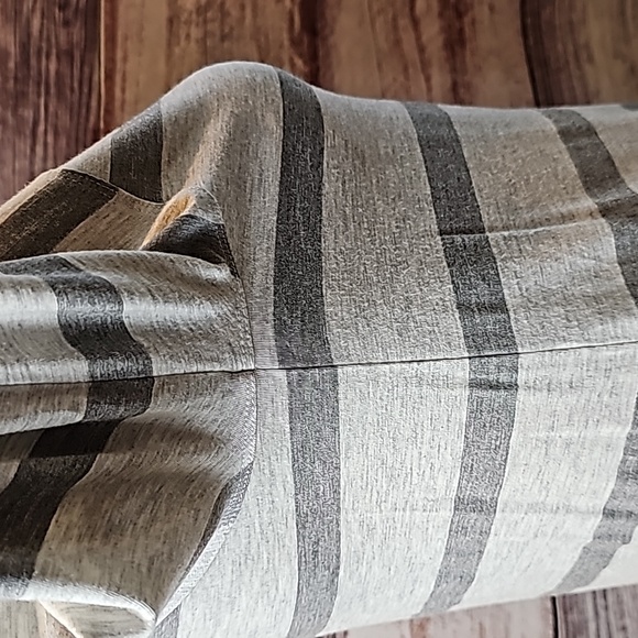 NEW CABI GRAY STRIPED V NECK LONG SLEEVE PULLOVER TEE - Picture 8 of 11